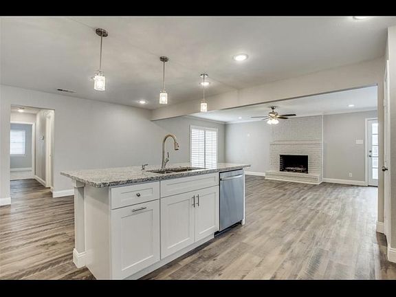 5th image of 2501 Robin Ln