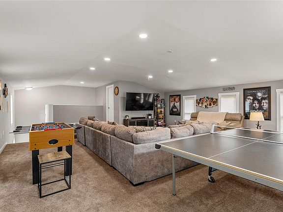 4th image of 690 N Cove Ct