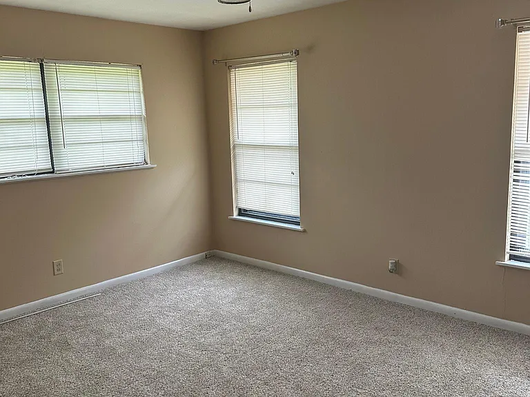 708 E Airline Rd — Photo 16