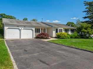 43 Fairfield Dr, Dix Hills, NY 11746