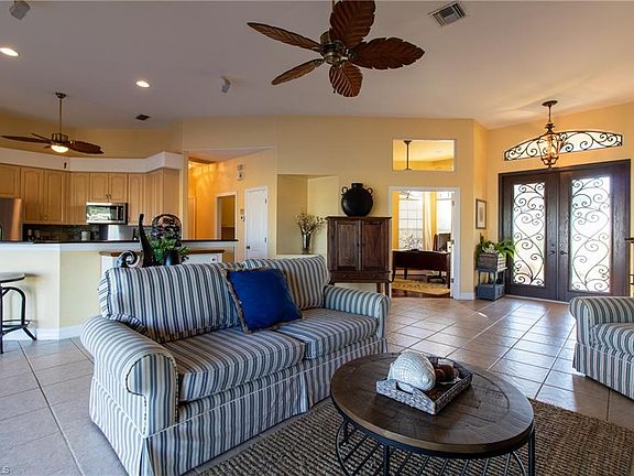 4th image of 2513 SW 53rd Ter