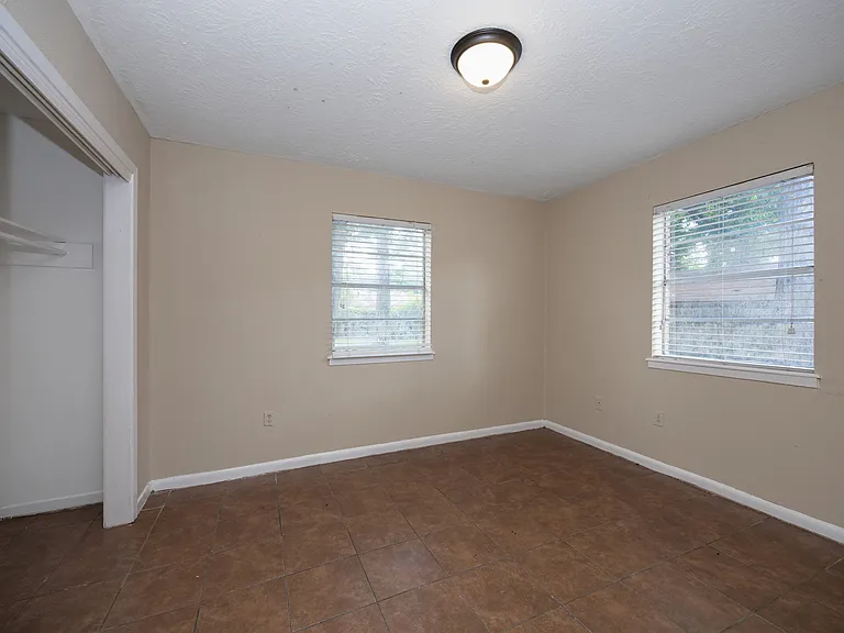 1604 N Roberson St #B — Photo 22