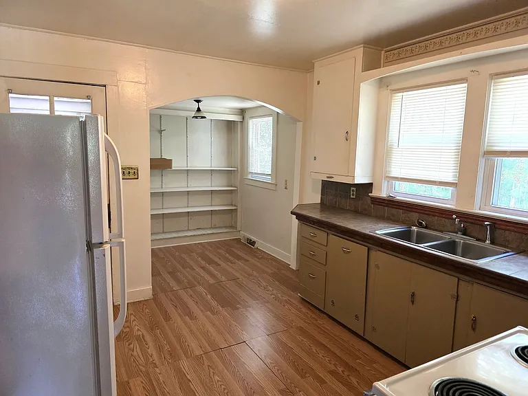 2560 S Main St — Photo 5
