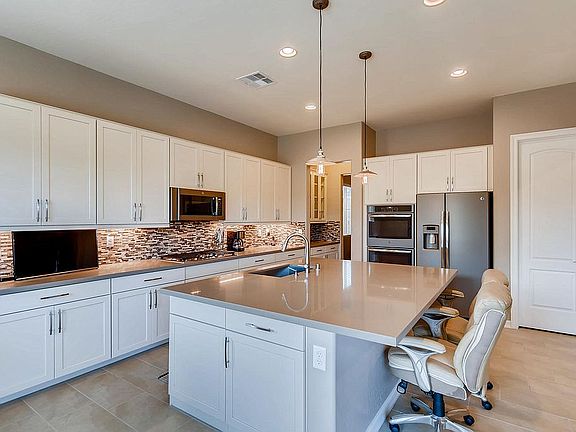 3rd image of 5568 Silver Cascade Ave