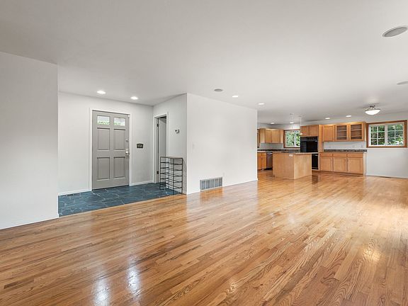5th image of 147 97th Ave NE