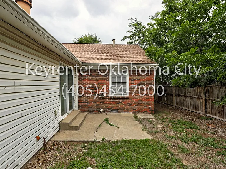 1622 W Britton Rd — Photo 43