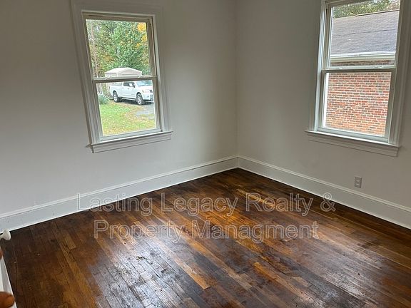3rd image of 3709 Prospect Dr