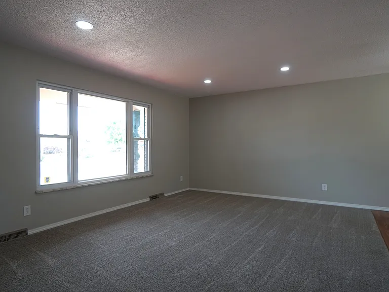 5007 Alta Loma Rd — Photo 3