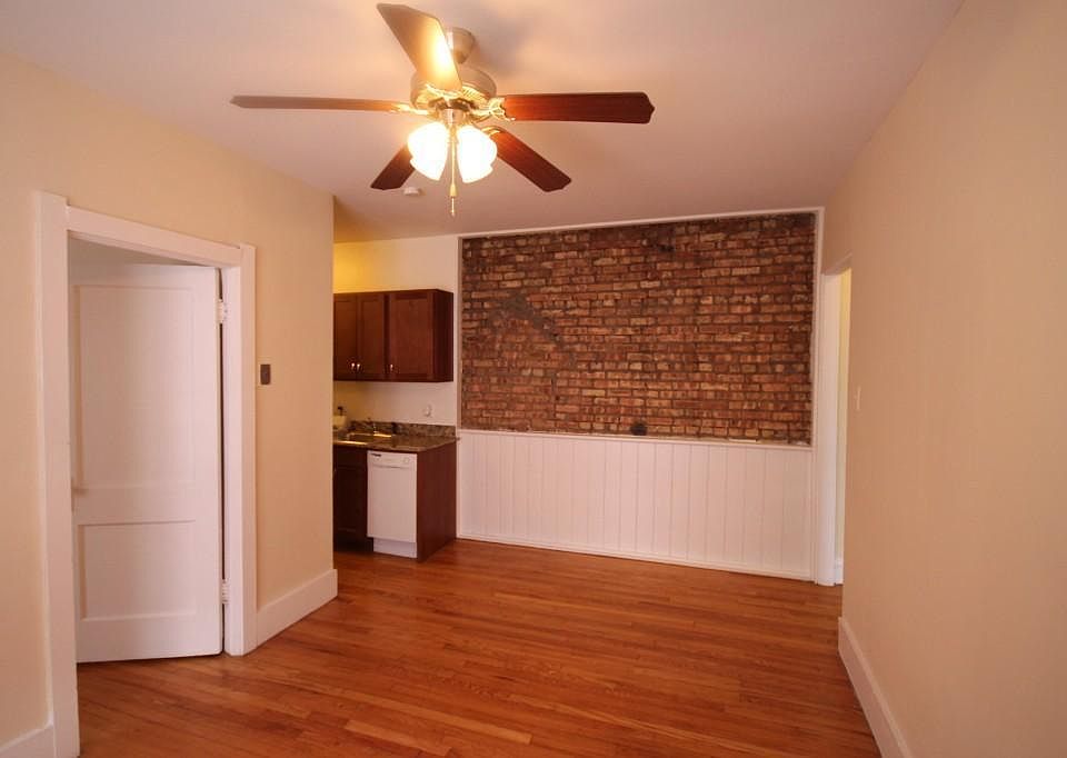 1st image of 947 W Cornelia Ave APT 1B