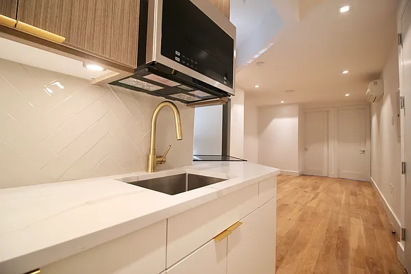 Rented by Hagstrom Management Inc | media 33