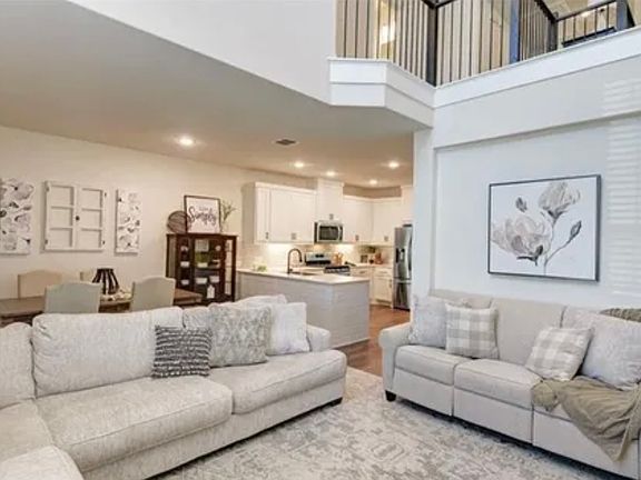 3rd image of 2618 Barnwood Ln
