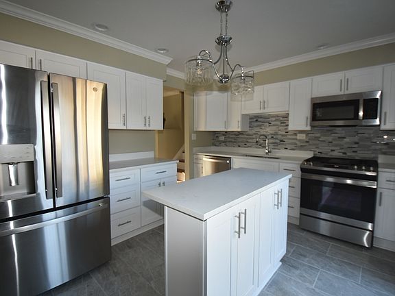 3rd image of 33 N Winston Dr