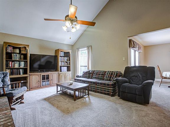 4th image of 814 Torrance Dr