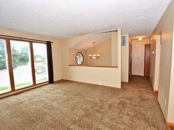2nd image of 3213 N Wilbur Ct