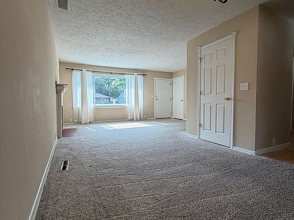 4th image of 405 Jefferson Blvd
