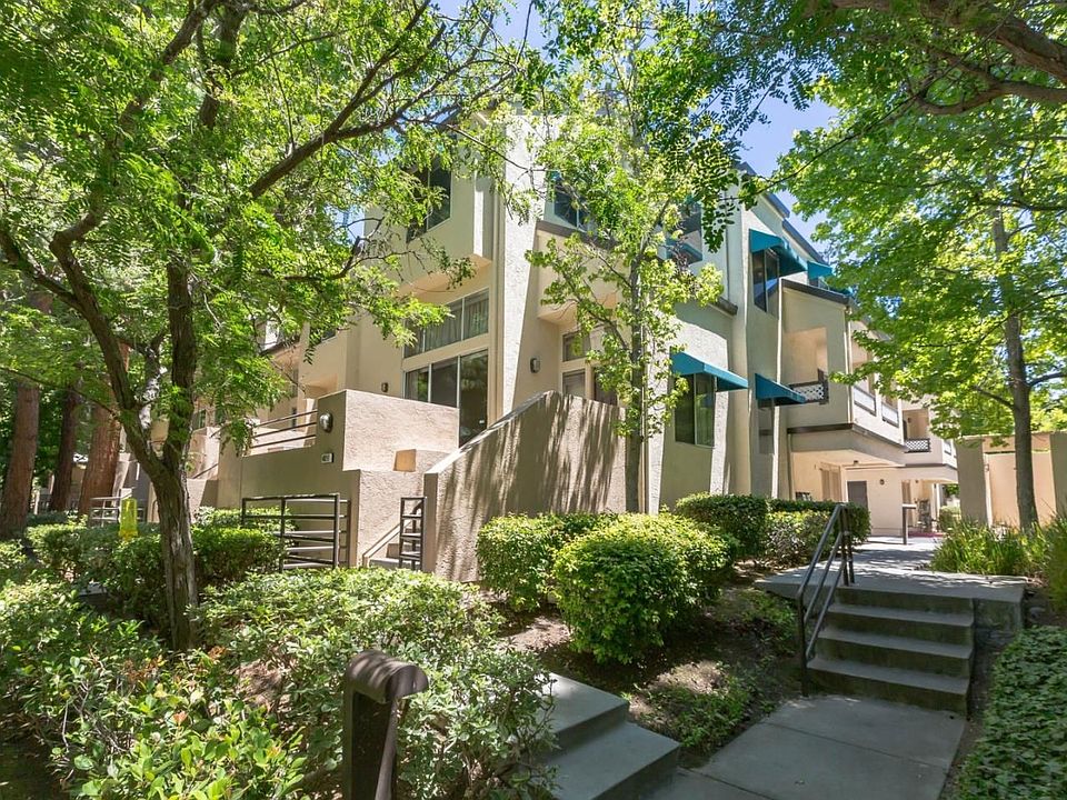 1st image of 402 Galleria Dr APT 2