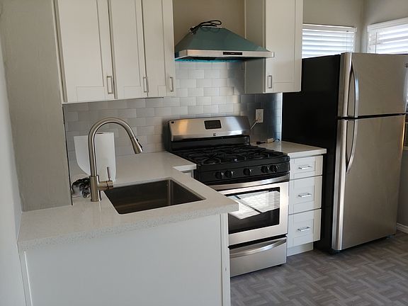 4th image of 3721-23 Texas St
