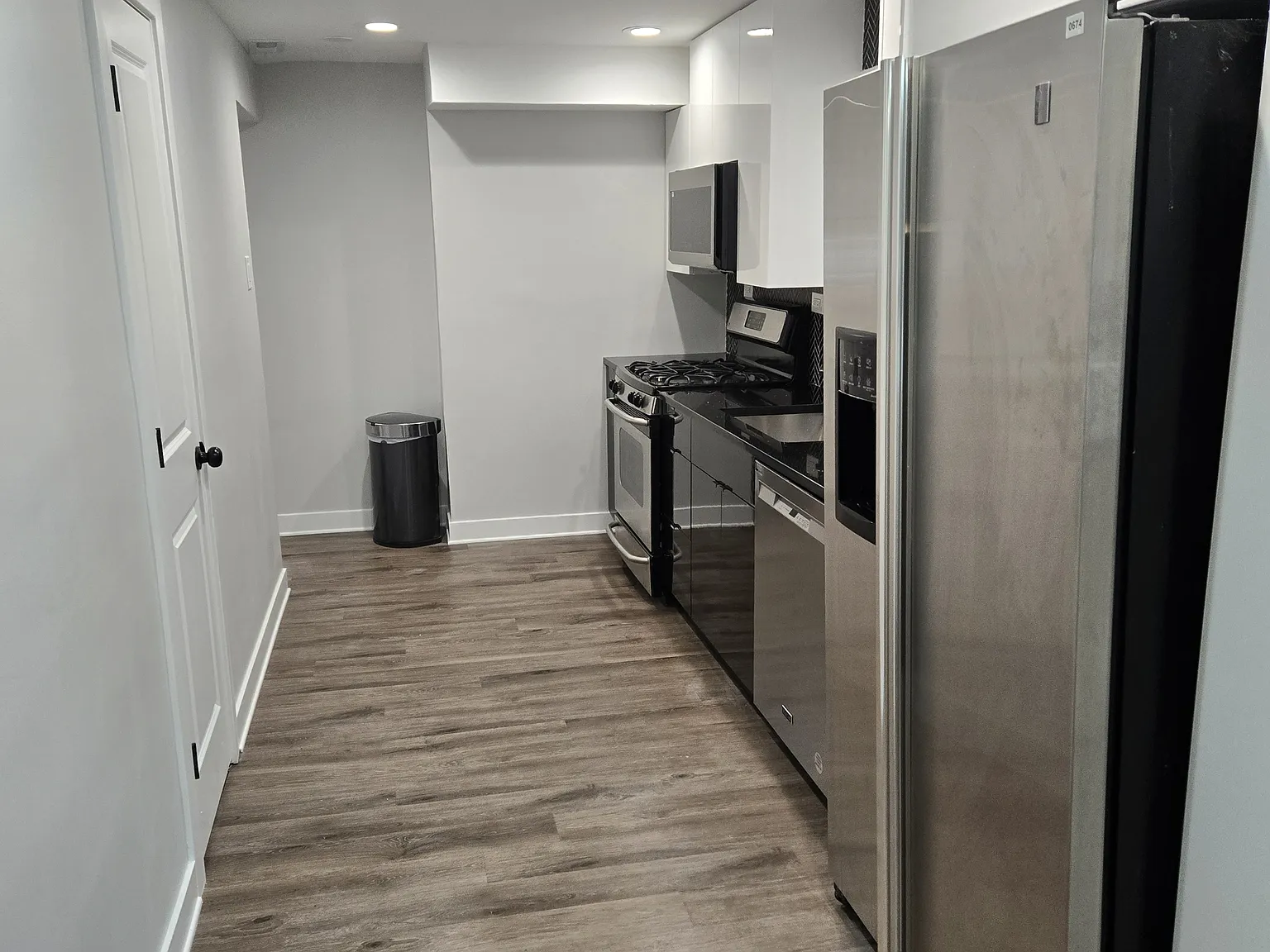 2 bed, 684 sqft, $2,100 — Photo 4