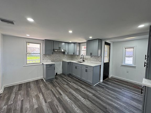 2nd image of 513 Orchard St #513