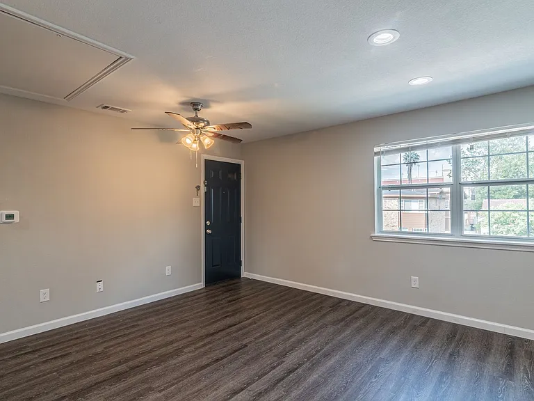 3102 Wentworth St #3 — Photo 3