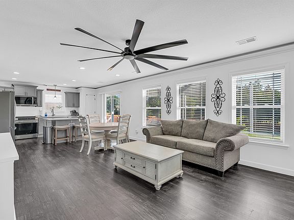 5th image of 547 Foster Place Dr