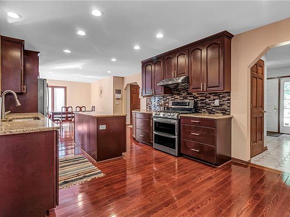3rd image of 73 Halston Pkwy
