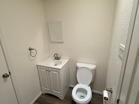 4th image of 2923 Wedgewood Dr #1