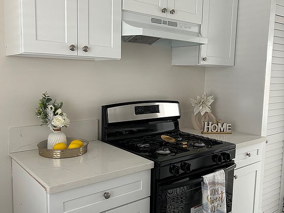 4th image of 10408 Edison Way #4