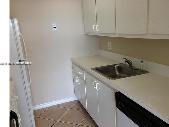 5th image of 2350 NE 135th St APT 706