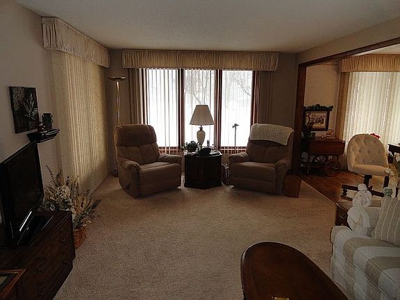 2nd image of 660 3rd Pl SE