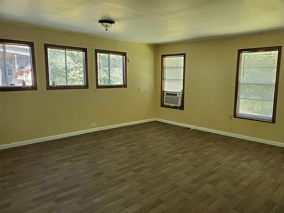 2nd image of 16849 Stinson Ln