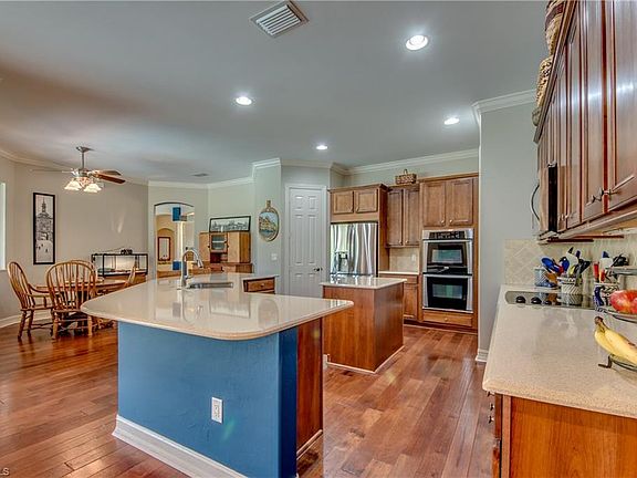 5th image of 10256 Belcrest Blvd