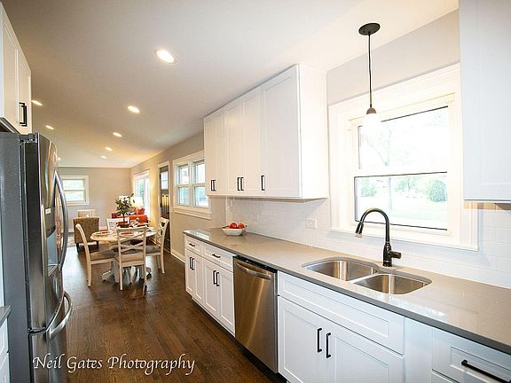 4th image of 690 Highland Pl