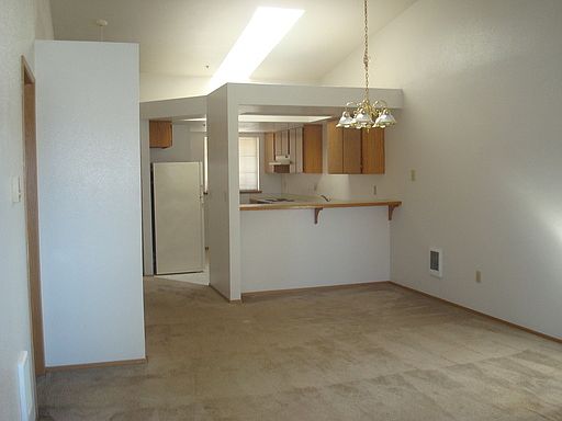4th image of 7015 47th Ave NE APT 203