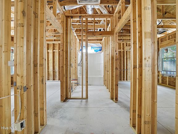 4th image of 686 Folly Drive