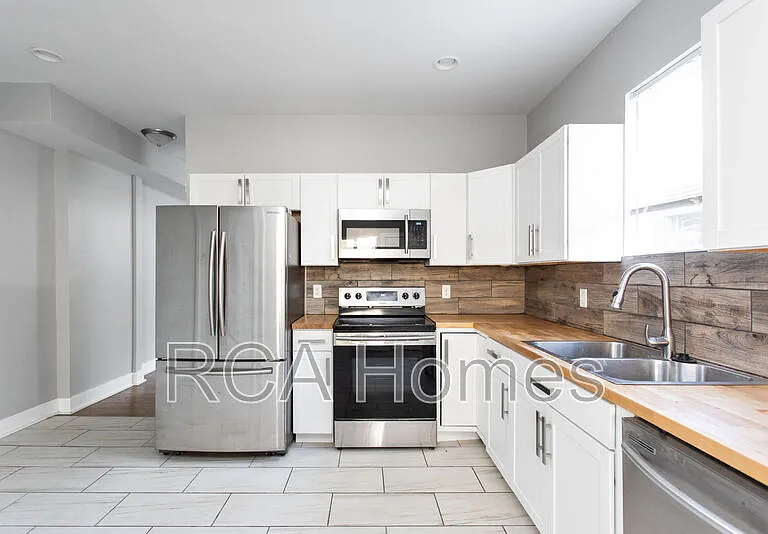 1006 Palmer St — Photo 1