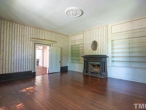 4th image of 326 N Main St