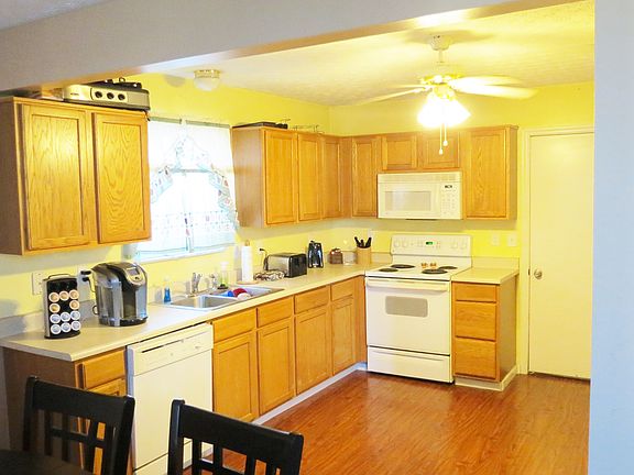 2nd image of 3931 Rosette Dr