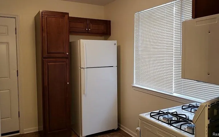 518 E Troy St #1 — Photo 6