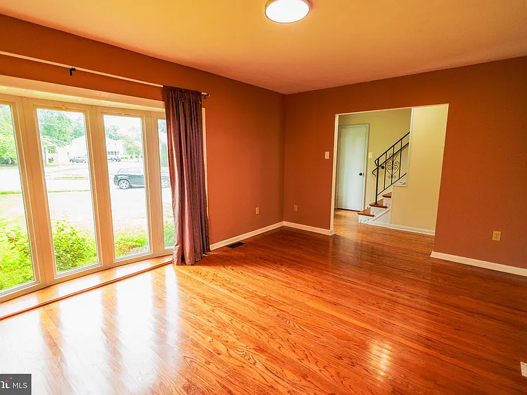300 Macclelland Ave — Photo 10