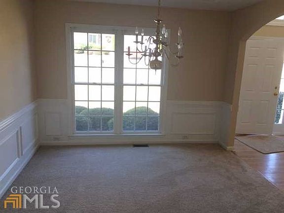 4th image of 647 Rebecca Ives Dr
