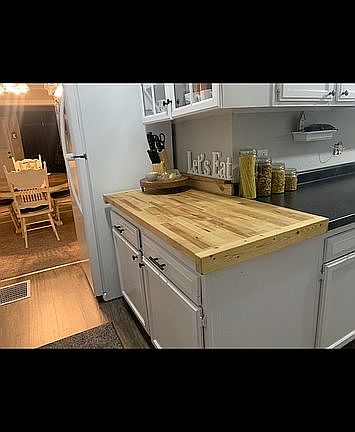 2nd image of 403 W Garfield Ave