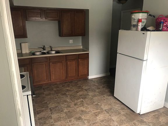 3rd image of 2088 Grasmere Ave