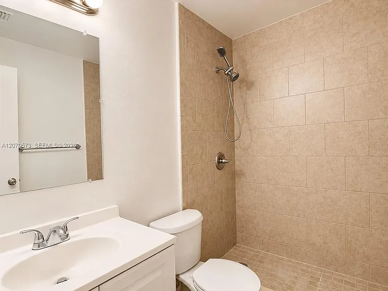 6235 Kendale Lakes Cir #239 — Photo 25