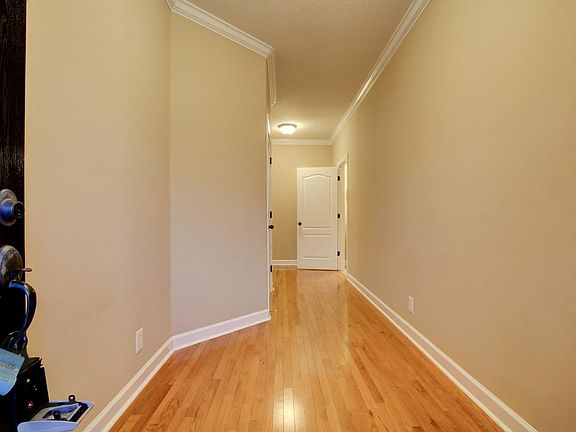 4th image of 110 Annalise Dr