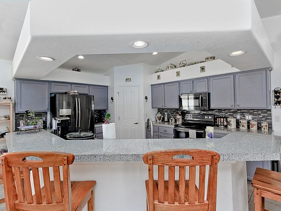 3rd image of 3312 Saddleback Dr