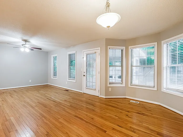 426 Ivy Crest Dr — Photo 7