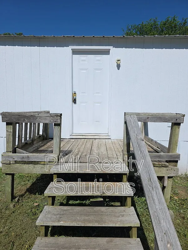 3 bed, 2.0 bath, 980 sqft, $950 — Photo 3