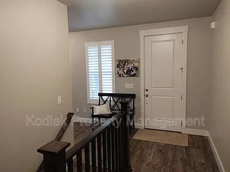 5 bed, 3.0 bath, 3302 sqft, $3,800 — Photo 3