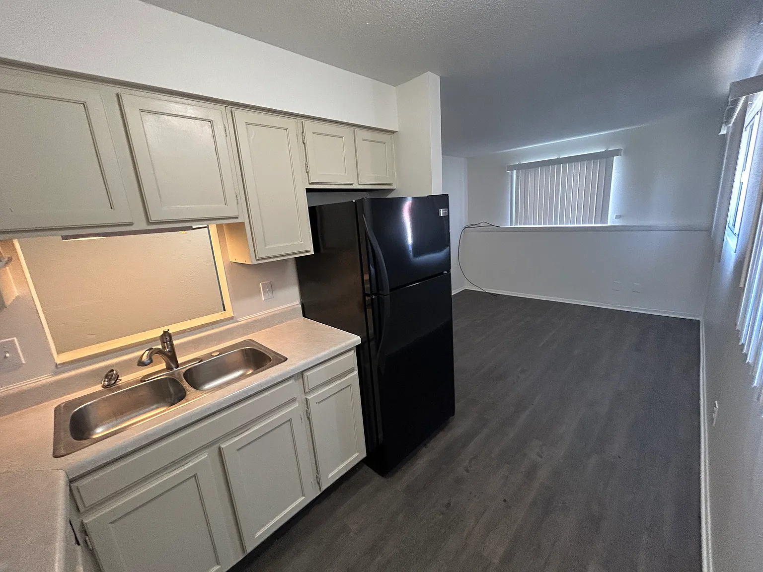 Riverside Place Apartments — Photo 1